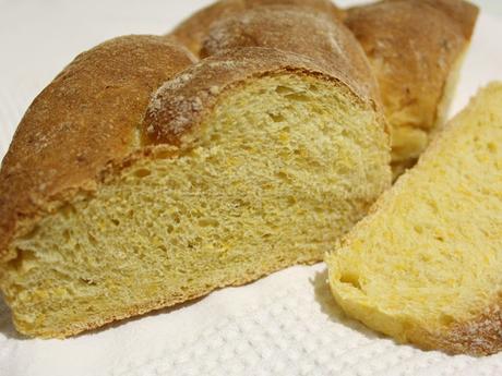 Corona di pane intrecciato alla zucca e latte