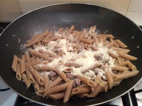 PENNE INTEGRALI ALLA SALSICCIA SU CREMA DI FORMAGGIO BRIE