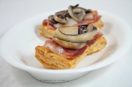 Antipasto con pasta sfoglia, gorgonzola e radicchio / Appetizer with puff pastry, blue cheese and Trevisan chicory