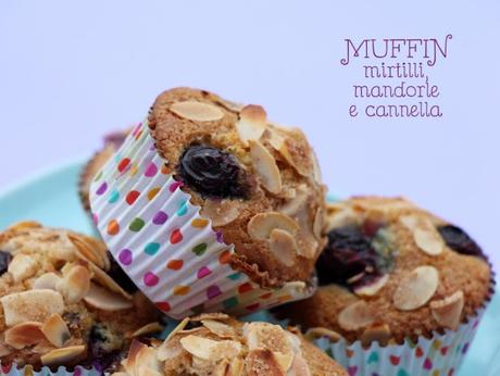 MUFFIN MIRTILLI, MANDORLE e CANNELLA