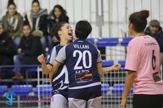 Iturriaga e Villani festeggiano il gol contro il Salinis serie A Elite calcio a 5 femminile, girone B