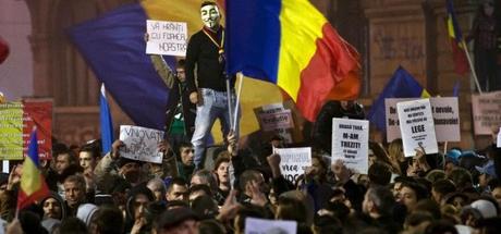 Le dimissioni del premier romeno e le proteste di piazza a Bucarest: un resoconto degli eventi
