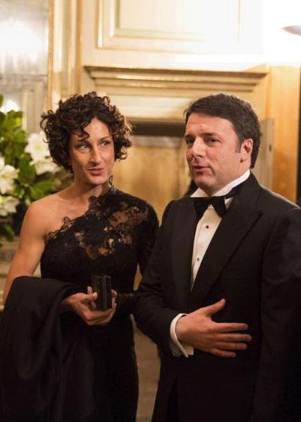 Niente battute sulla mano messa lì come Napoleone