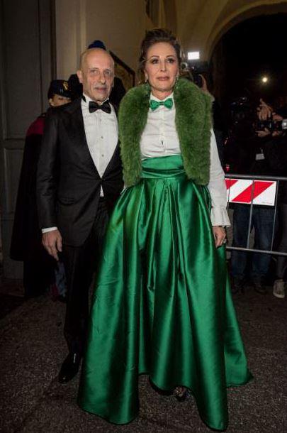 Alessandro Sallusti e Daniela Santanchè, in un vestito color Grinch