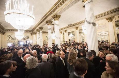 Il foyer formato scatola di sardine del teatro alla Scala