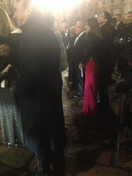 L'estenuante attesa dell'auto di Gianni Letta, all'uscita dalla Scala