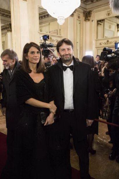 Photobombing di Delrio a Franceschini e moglie (comunque mal riuscito)