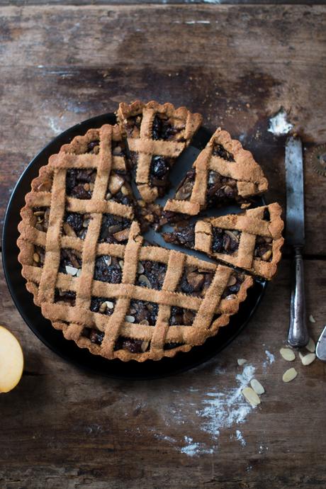 Crostata al farro con mele e frutta secca