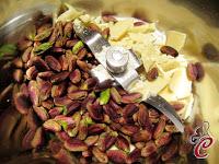 Crema di pistacchi al cioccolato bianco e fagioli: buone abitudini che incontrano nuove idee