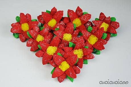 Crea Stelle di natale fai da te di carta dai cartoni delle uova recuperati! Un progetto di riciclo per i bambini, per l’albero di Natale o da regalare! Tutorial a www.cucicucicoo.com