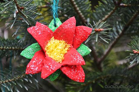 Crea stelle di natale fai da te di carta dai cartoni delle uova recuperati! Un progetto di riciclo per i bambini, per l’albero di Natale o da regalare! Tutorial a www.cucicucicoo.com