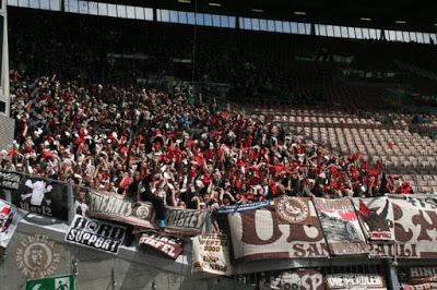 (VIDEO)St. Pauli fans away vs Kaiserslautern
