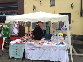 GIUSSAGO (pv). Rispettata la tradizione del mercatino di Natale grazie all'impegno dei commercianti.