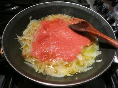 Pizza sottilissima alle acchiughe Pizza sottilissima alle acchiughe