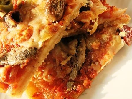 Pizza sottilissima alle acchiughe Pizza sottilissima alle acchiughe