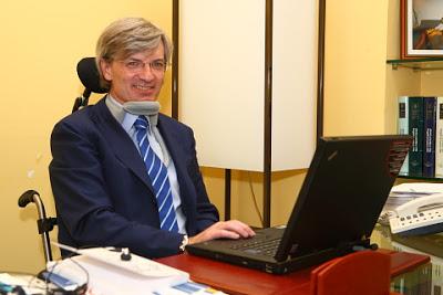 PAVIA. Melazzini a Unomattina ha presentato il suo ultimo libro sul tema della speranza.