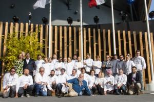 Foto di gruppo degli chef, Paolo Marchi, Claudio Ceroni e Lisa Casali (Ph Brambilla Serani)