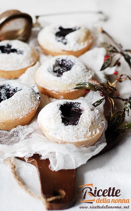 muffin-di-natale-con-confettura-di-lamponi