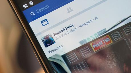 Facebook testa nuove funzioni per il News Feed: si potrà commentare anche da offline?