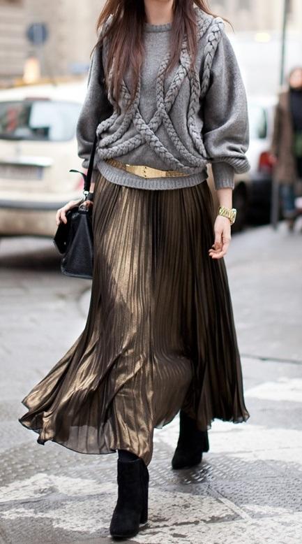 Gonne plissettate oro per dire sì alla sobrietà