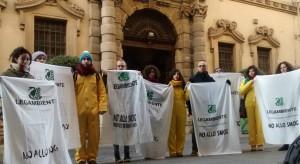 Flash mob di Legambiente sotto la sede del Consiglio Regionale - da Ufficio stampa Legambiente Piemonte e Valle d'Aosta