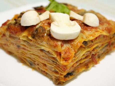 Lasagna cremosa con funghi champignon