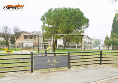 CortenSafe staccionata per parco giochi no manutenzione Barriere in legno per piste ciclabili? Non più: è arrivato CortenSafe