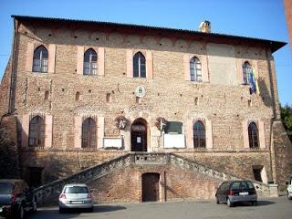 VILLANTERIO. Nessun concerto di Natale in chiesa per i bambini? Ferma la condanna di Forza Nuova.