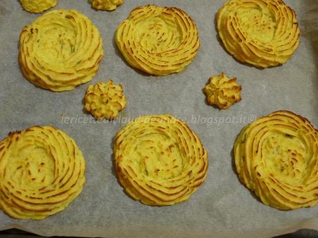 Cestini con purea di patate, funghi famigliole e pisellini, di riciclo...