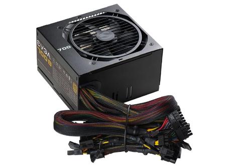 L’alimentatore EVGA 700B offre buone prestazioni a poco prezzo