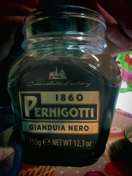 grigio, rosso, balene, birra e cioccolato..