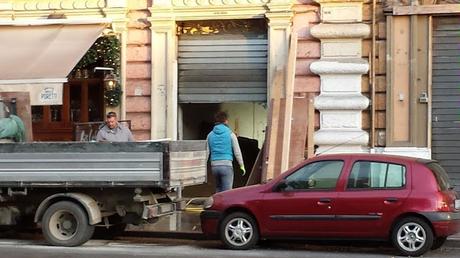 Lavori in corso senza cartello di cantiere. A pochi metri dal Vaticano oltretutto. Una nuova segnalazione