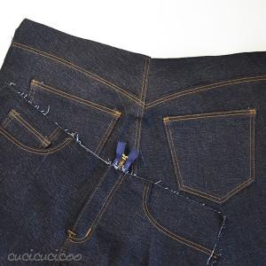 Il cartamodello migliore in assoluto per jeans: Birkin Flares di Baste + Gather. Vita alta e gambe a campana. Una recensione di www.cucicucicoo.com