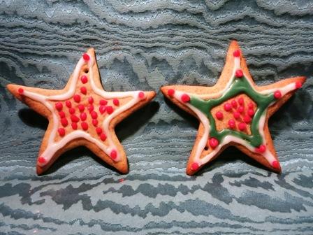 I Biscotti  speziati decorati da appendere all'abero di Natale