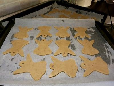 I Biscotti  speziati decorati da appendere all'abero di Natale