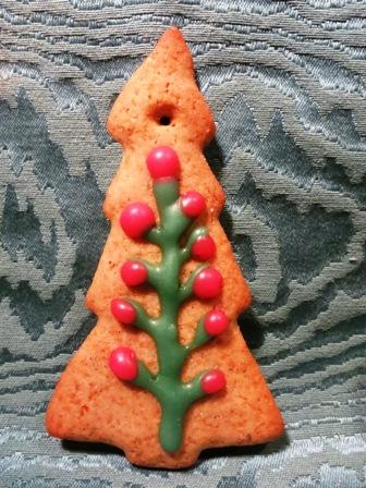 I Biscotti  speziati decorati da appendere all'abero di Natale