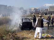 Bomba esplode mercato Pakistan, vittime feriti