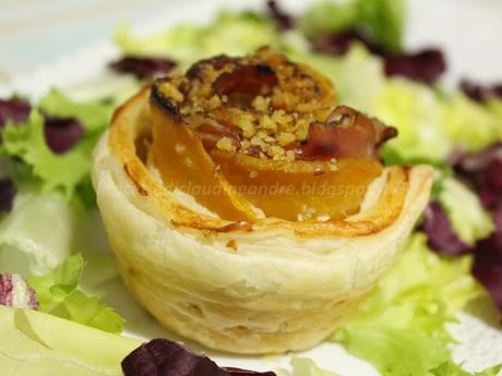 Roselline di sfoglia con zucca, formaggio spalmabile e noci