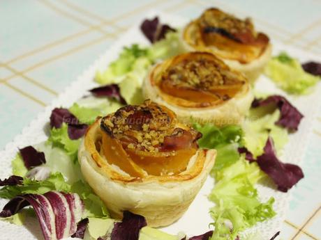 Roselline di sfoglia con zucca, formaggio spalmabile e noci