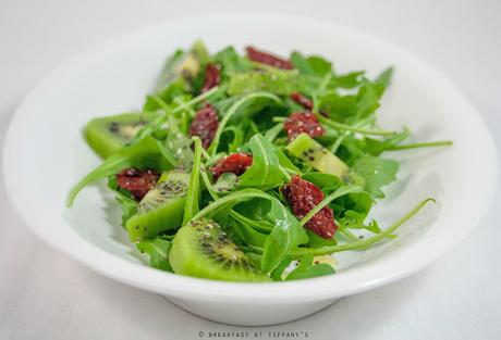 Insalata con pomodorini secchi, rucola e kiwi / Dried cherry tomatoes, rocket and kiwi salad recipe