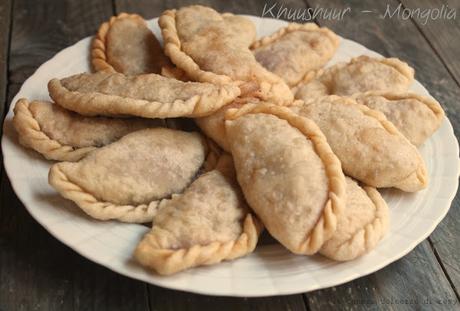 Khuushuur - i ravioli fritti ripieni di carne della Mongolia