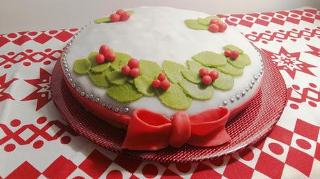 Una torta di Natale in pasta di zucchero