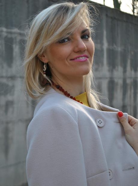 mariafelicia magno fashion blogger ragazze bionde cappotto beige orecchini sara greco collana sara greco italian girl blonde girl blonde hair blondie fashion blogger italiane fashion blogger bergamo fashion blogger milano fashion bloggers italy influencer italiane italian influencer 