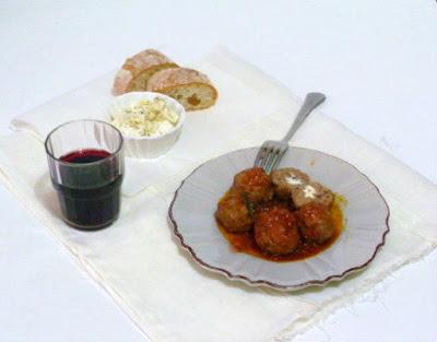 polpette di carne con cuore di feta