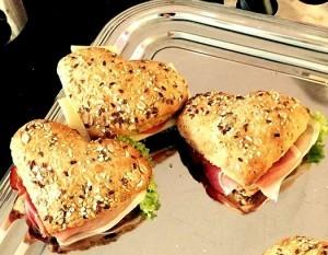 Herzförmige_Brötchen panini prosciutto