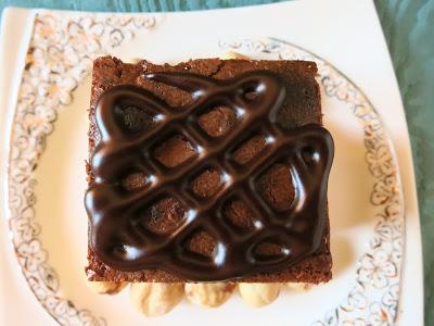 Boston Brownies alla moda di Mammazan con topping di cioccolato all'aceto balsamico