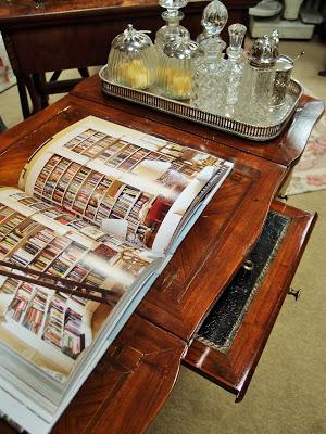 Interni di classe in un libro per l'estate