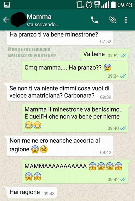 Mamme che scrivono messaggi su Whatsapp