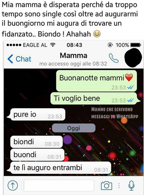 Mamme che scrivono messaggi su Whatsapp