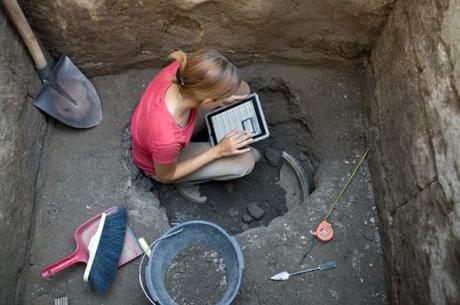 bar caffè letterario resti archeologici necropoli